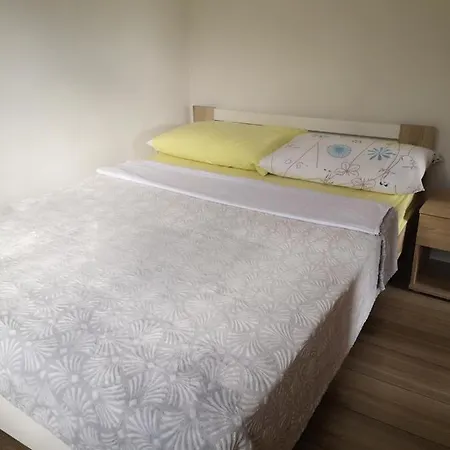 Apartments Perisic Apartment *